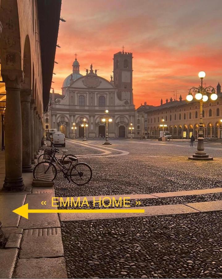 Emma Home Adiacente Alla Piazza Ducale Виджевано Экстерьер фото