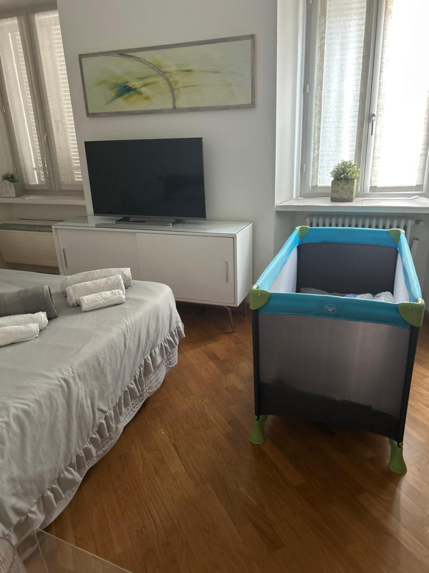 Emma Home Adiacente Alla Piazza Ducale Виджевано Экстерьер фото