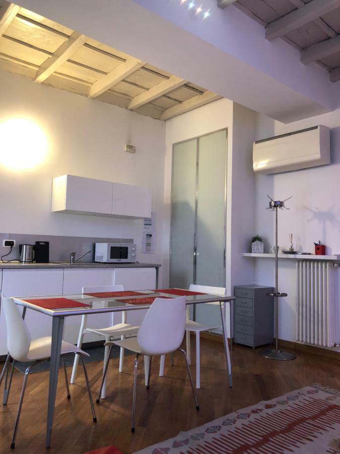 Emma Home Adiacente Alla Piazza Ducale Виджевано Экстерьер фото